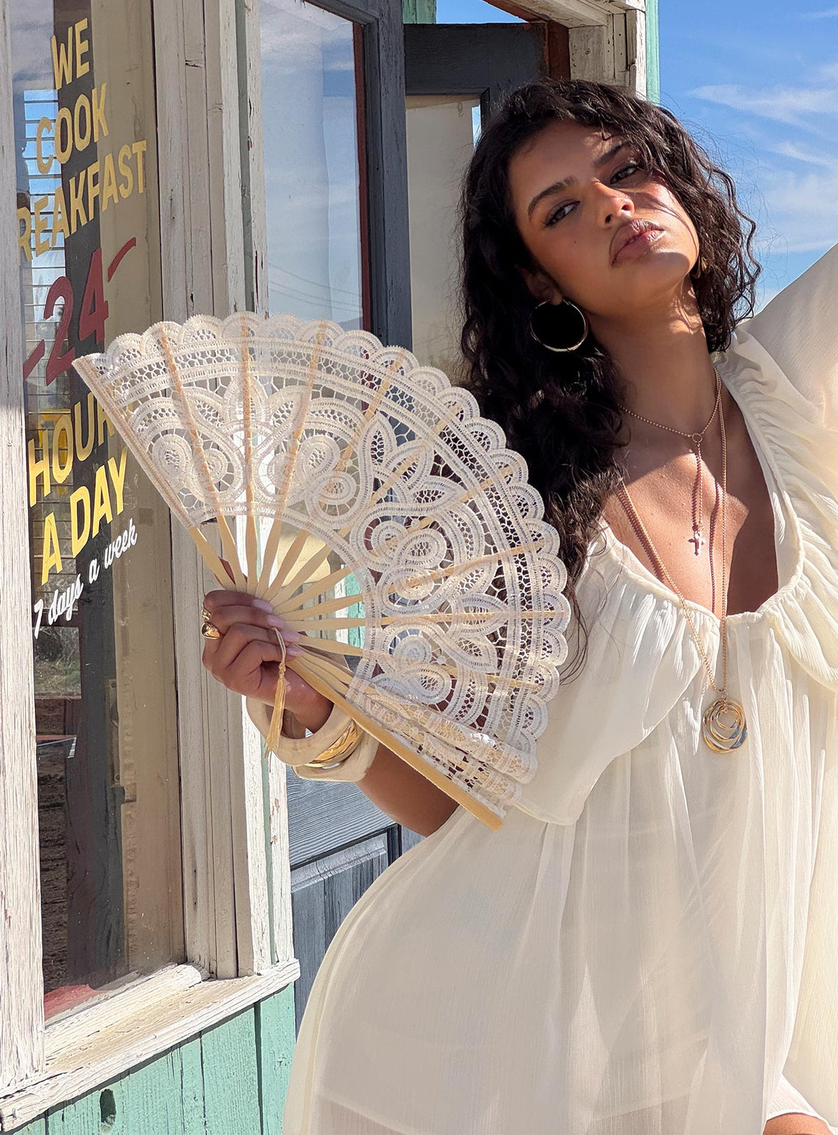 Bossa Nova Lace Fan Beige