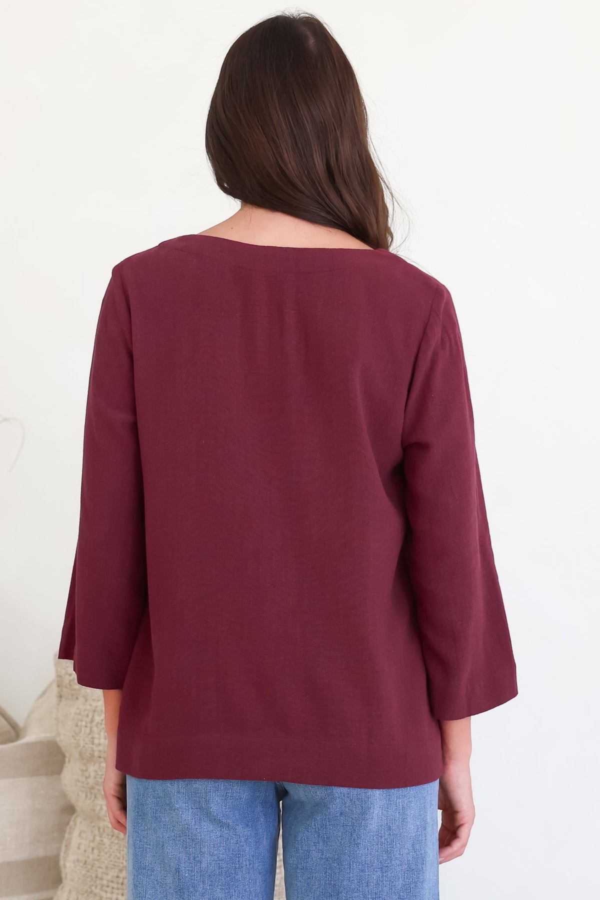 Breezer Top - Long Sleeve V Neck Pull Over Top with High Low Hemline in Wine