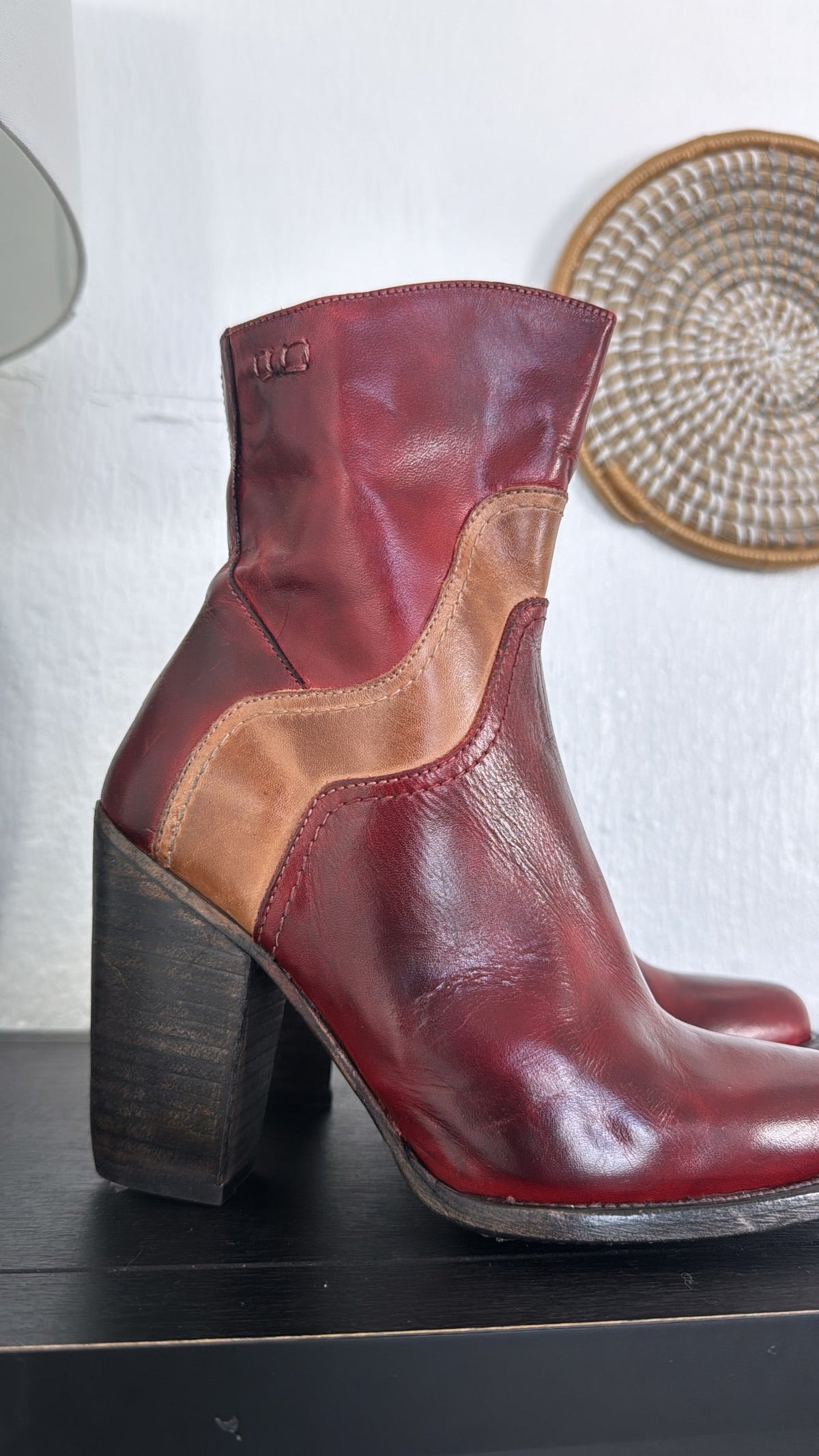 Bedstu Iazu, Cherry Lacquer Tan Rustic