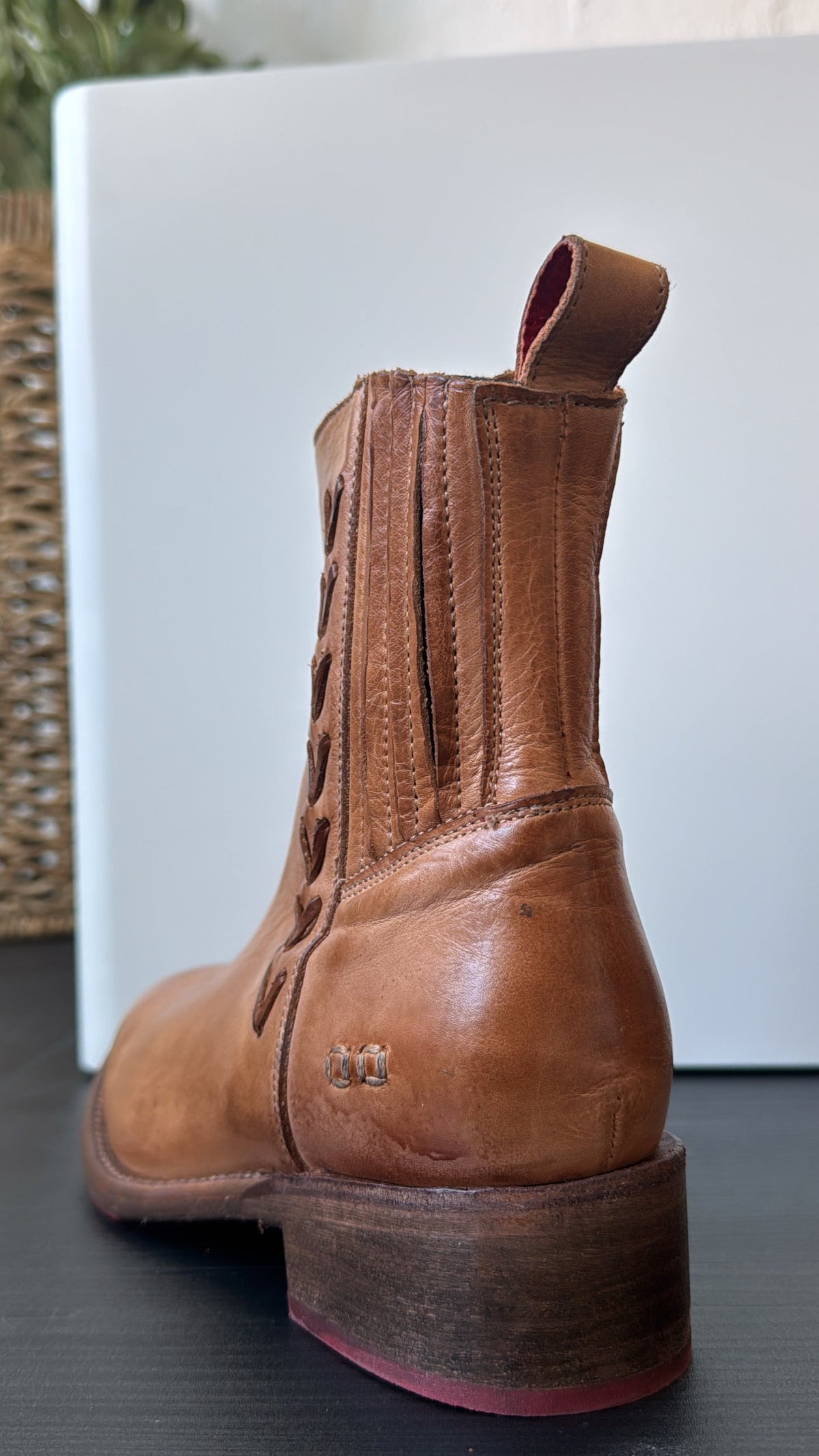 Bedstu Alina, Tan Rustic