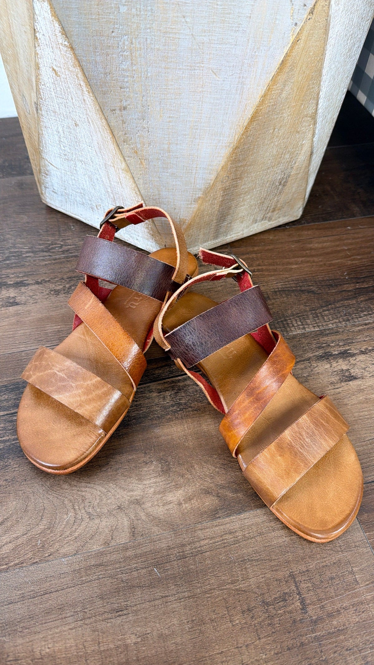 Bedstu SUPERB Sandal, Cafe Latte Rustic