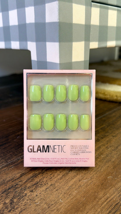 Light Sage Press-On Nails | Pistaschio | Short Squoval Nail