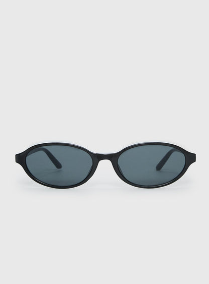 Captivation Oval Sunglasses Black