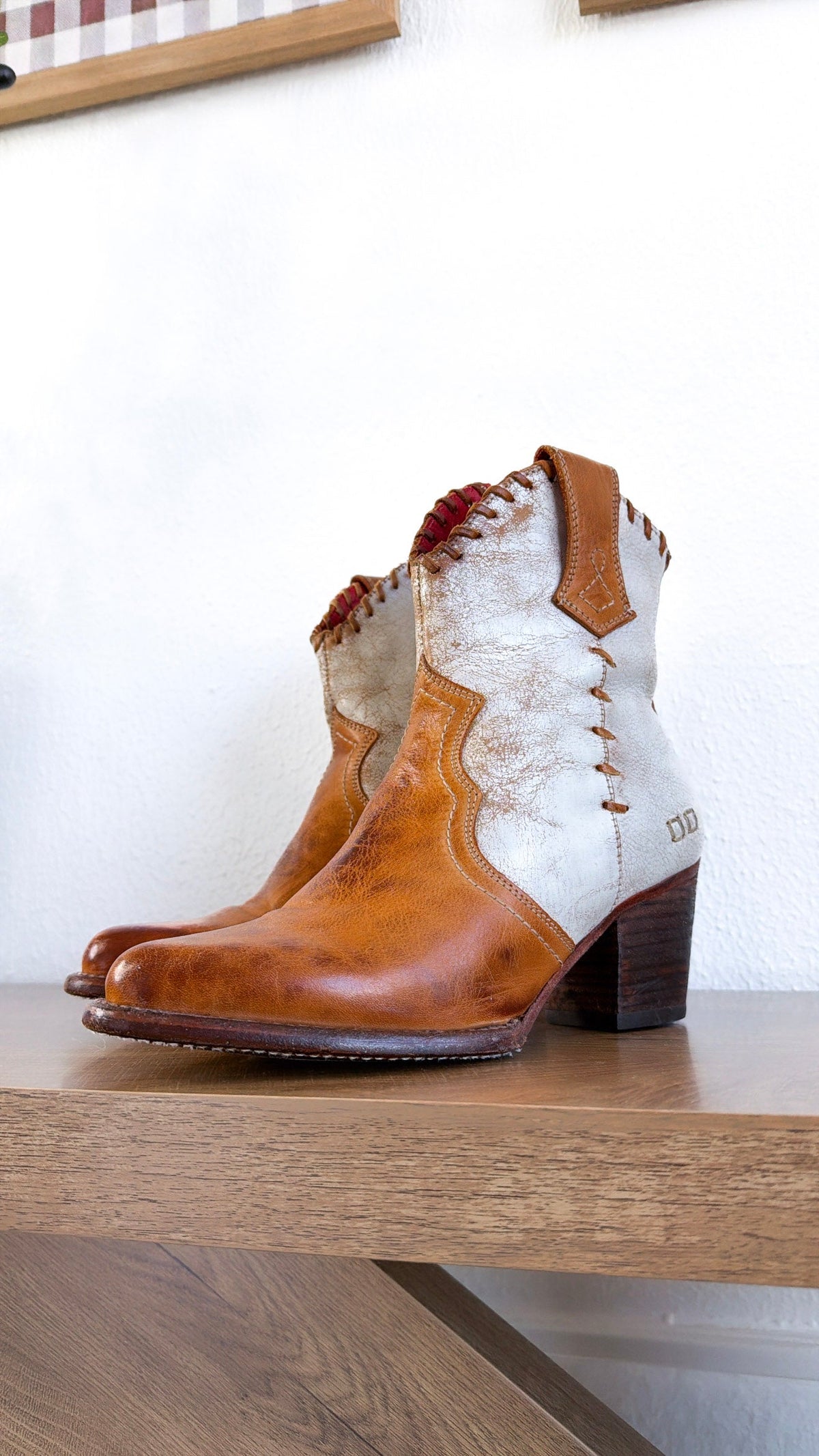 Bedstu Baila ll, Tan Rustic Nectar Lux