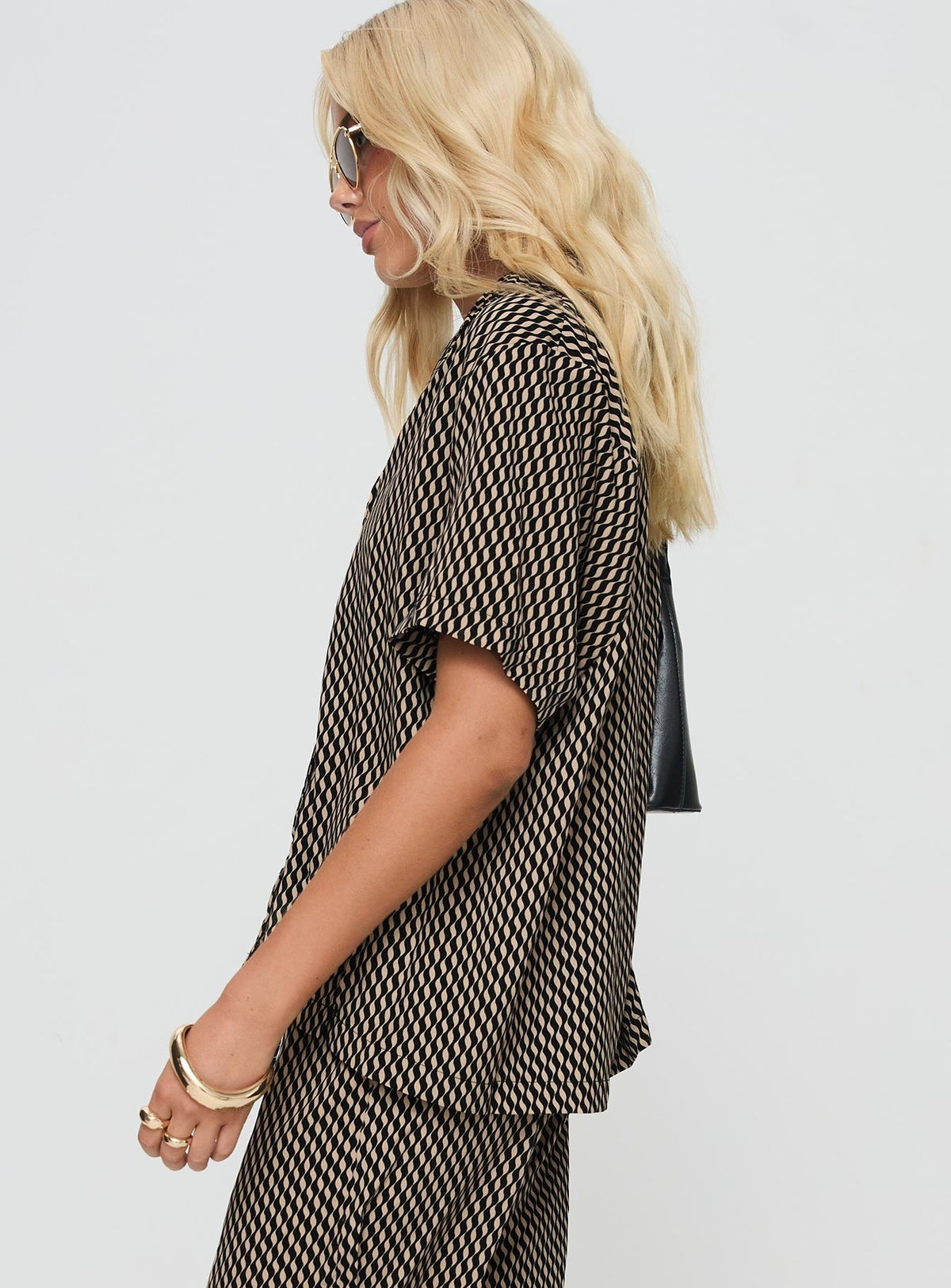 Begonia Shirt Beige / Black