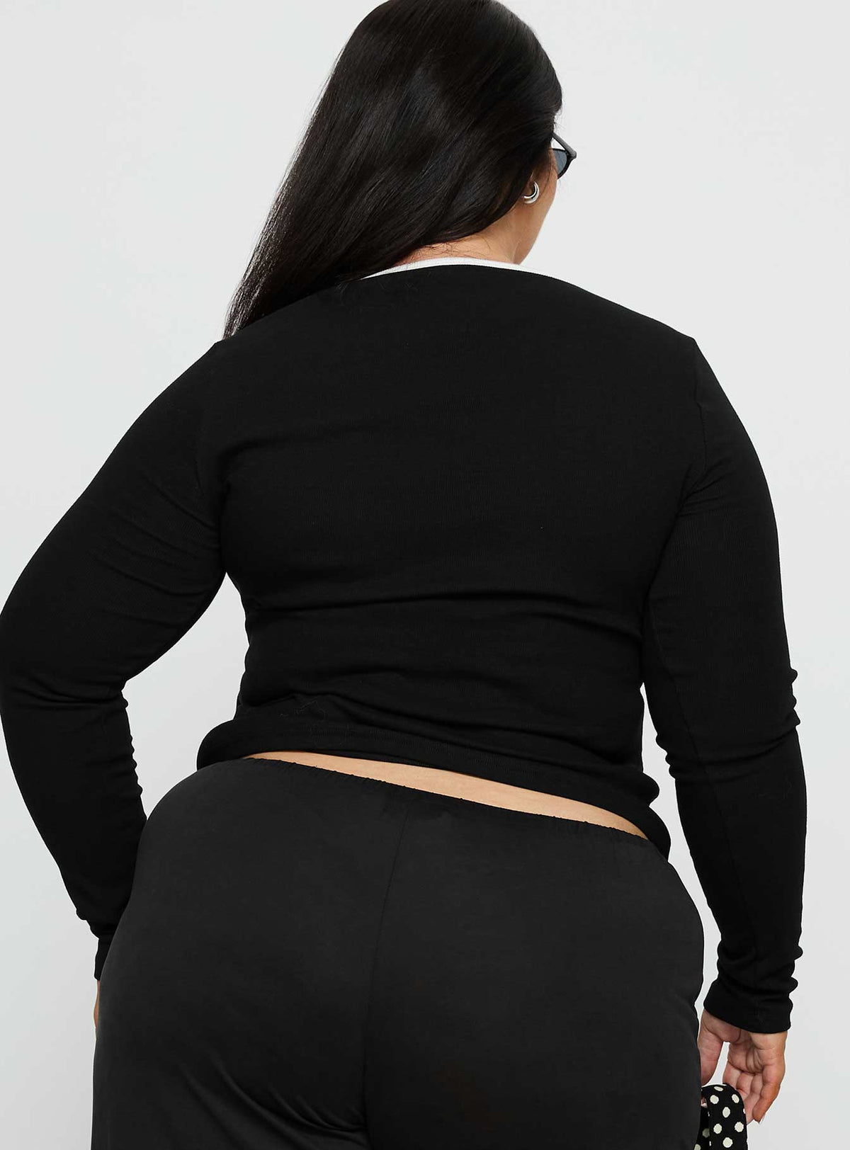 Baseline V Neck Long Sleeve Top Black / White Curve
