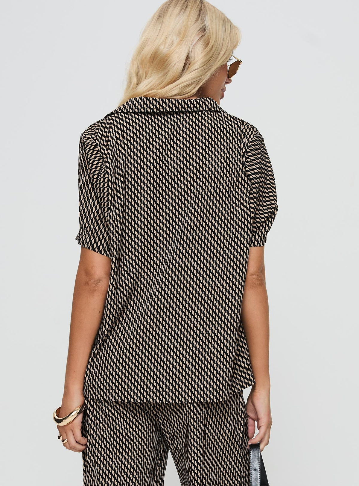 Begonia Shirt Beige / Black