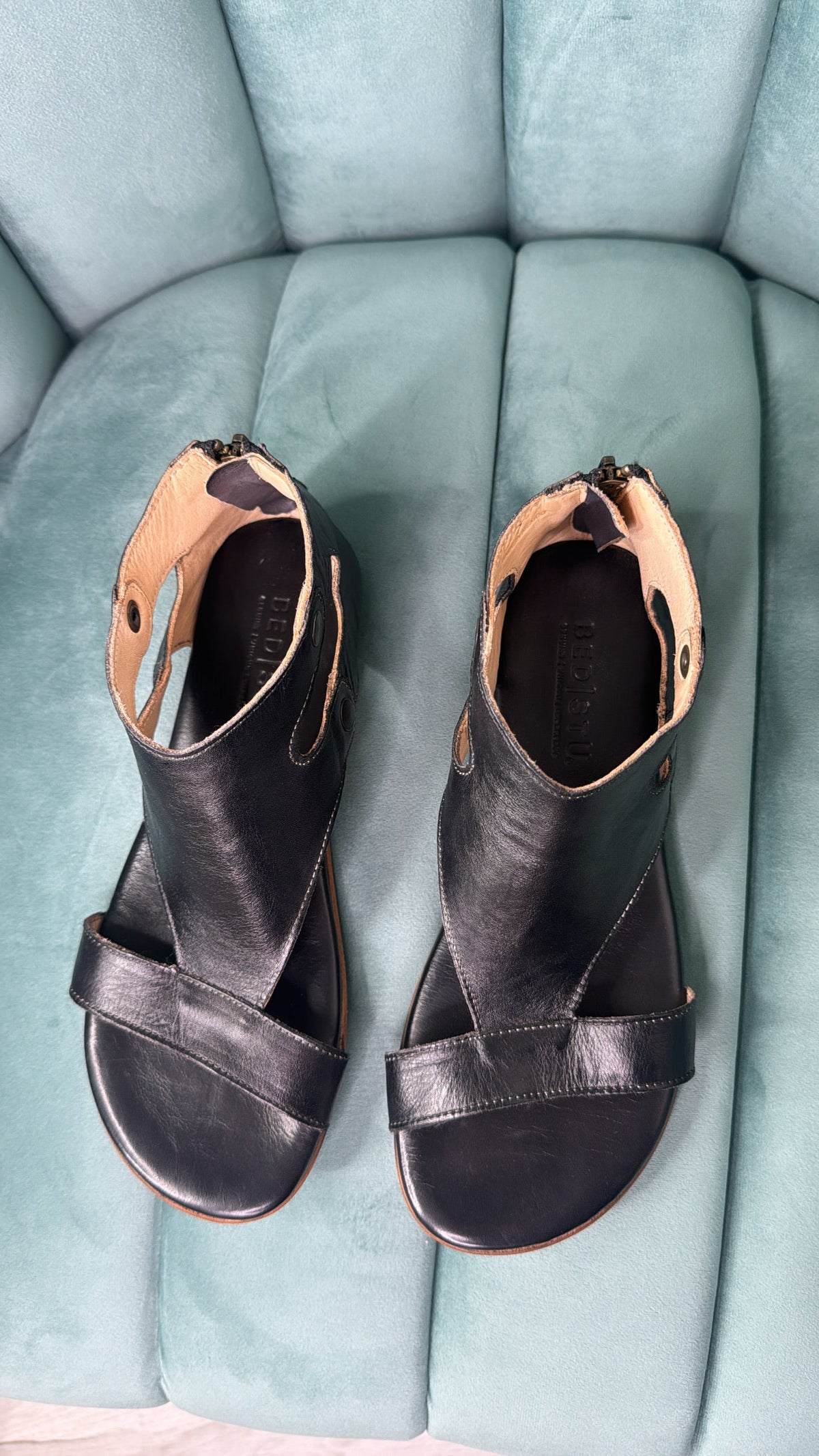 Bedstu Soto, Black Rustic