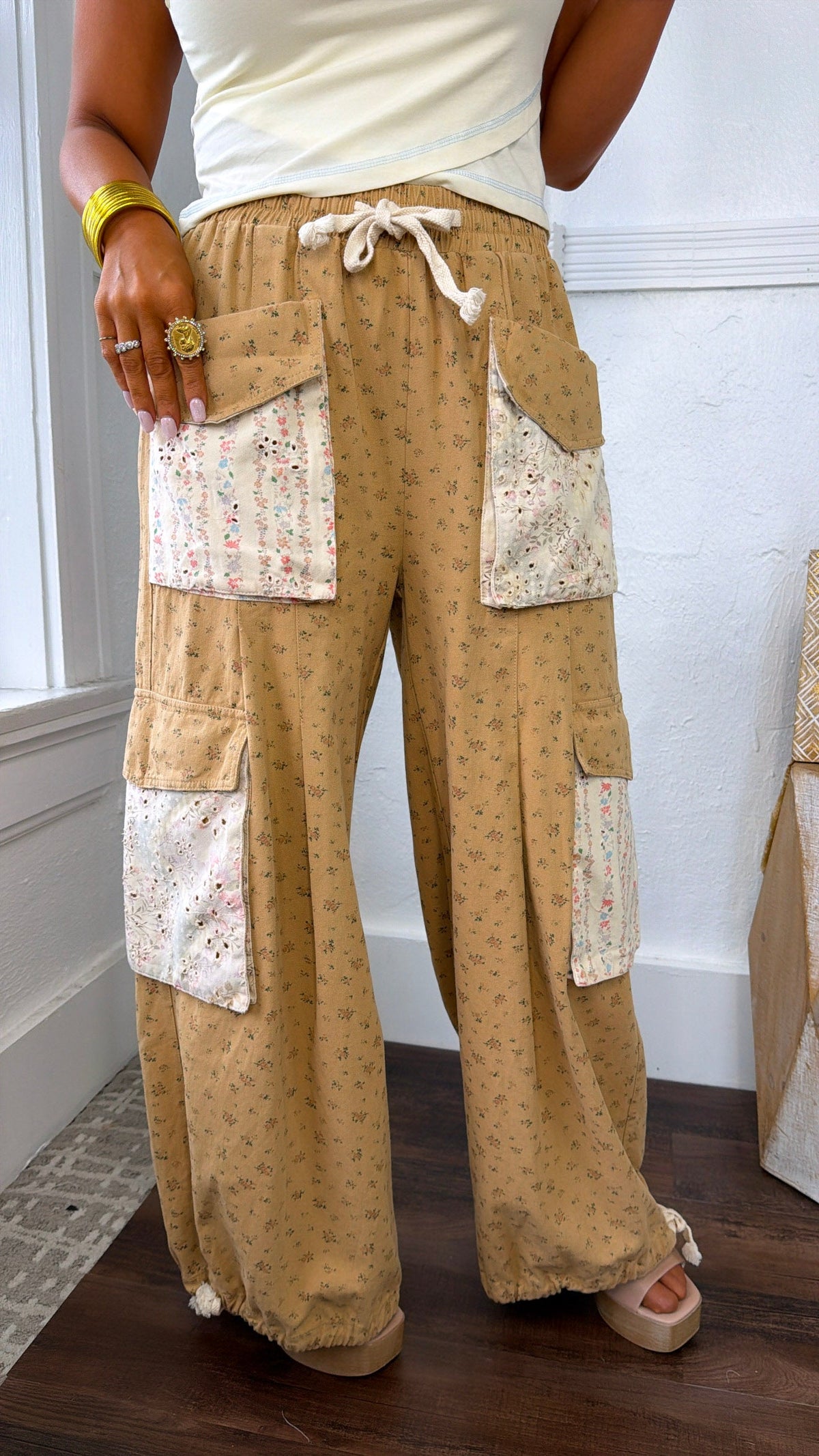 Floral Eyelet Pocket Jogger, Tan