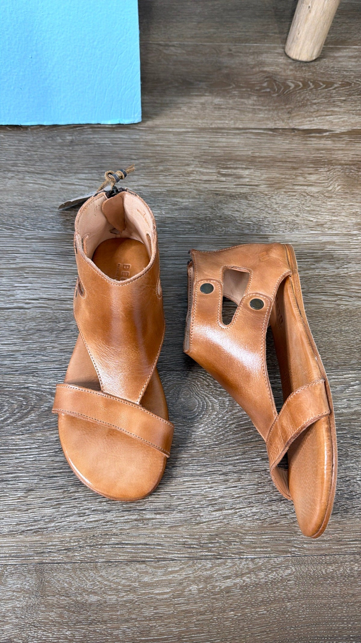 Bedstu Soto, Tan Rustic