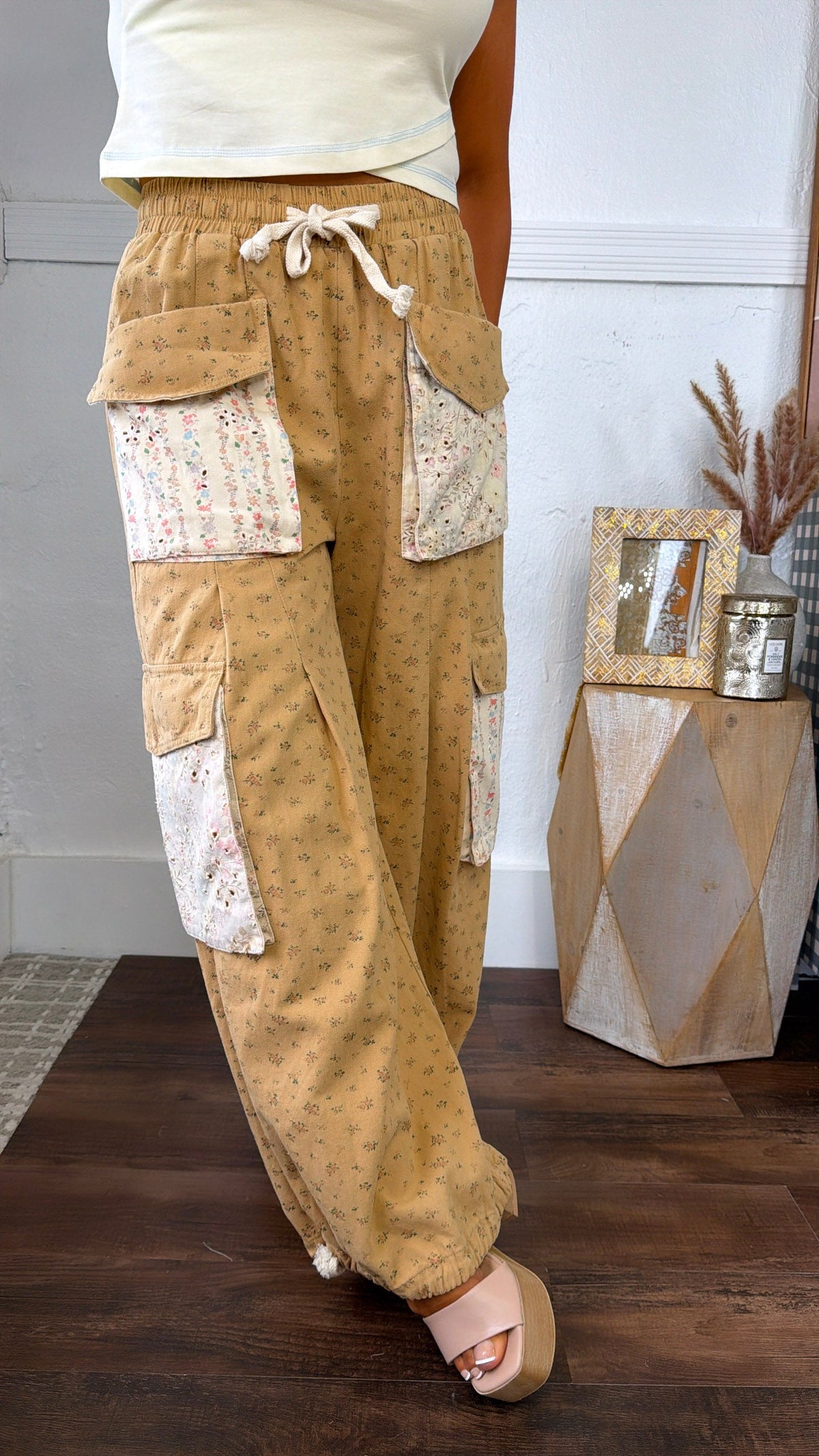 Floral Eyelet Pocket Jogger, Tan