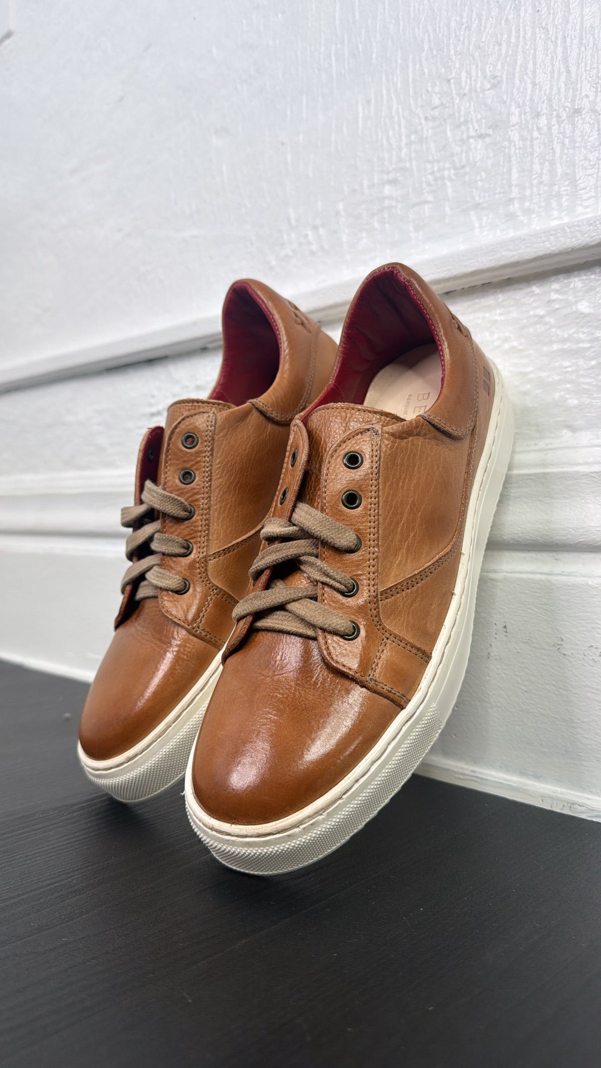 Bedstu Azeli, Tan Rustic
