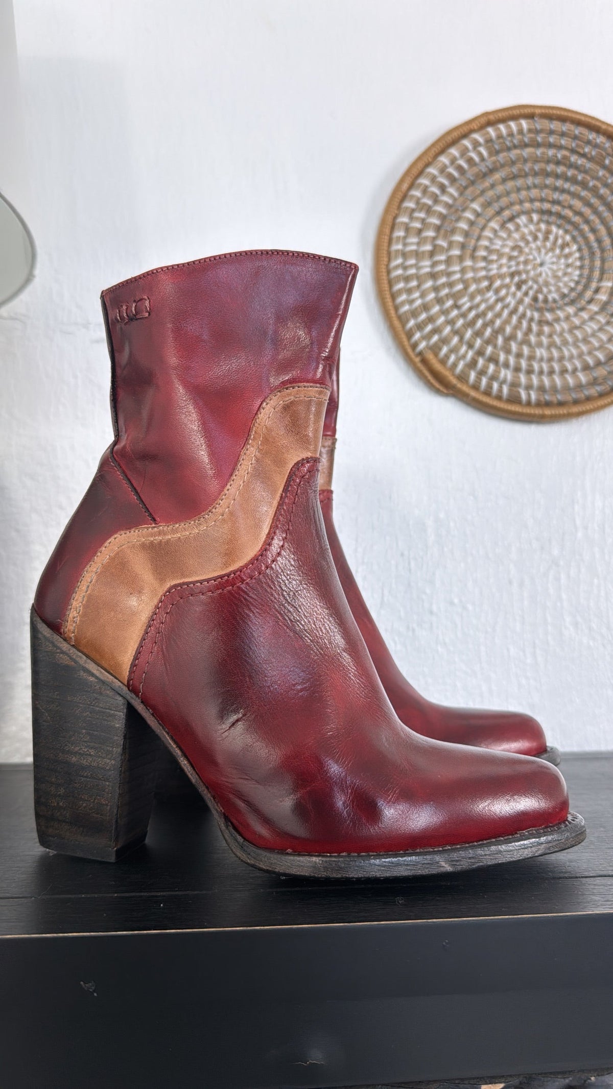 Bedstu Iazu, Cherry Lacquer Tan Rustic