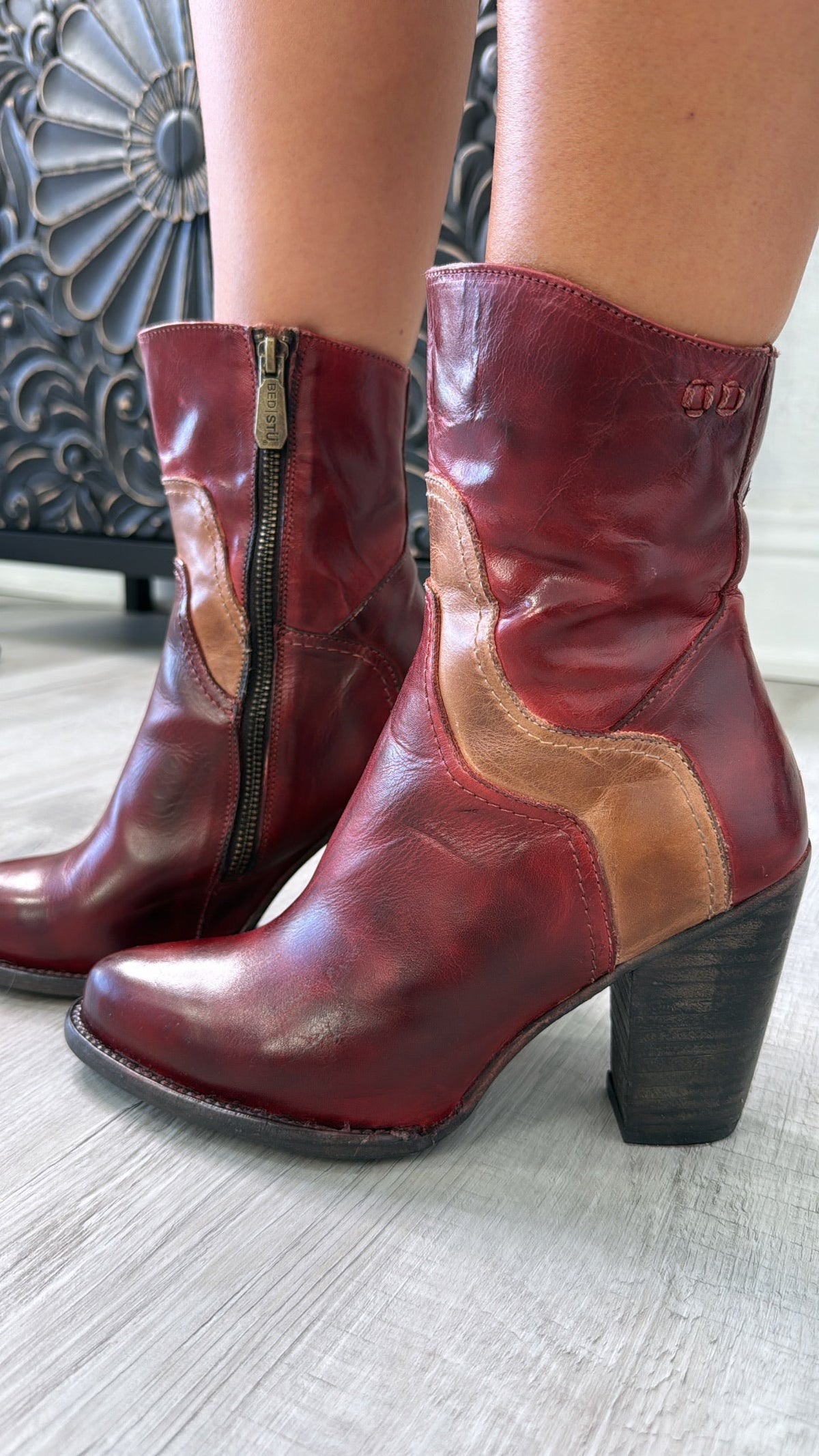 Bedstu Iazu, Cherry Lacquer Tan Rustic