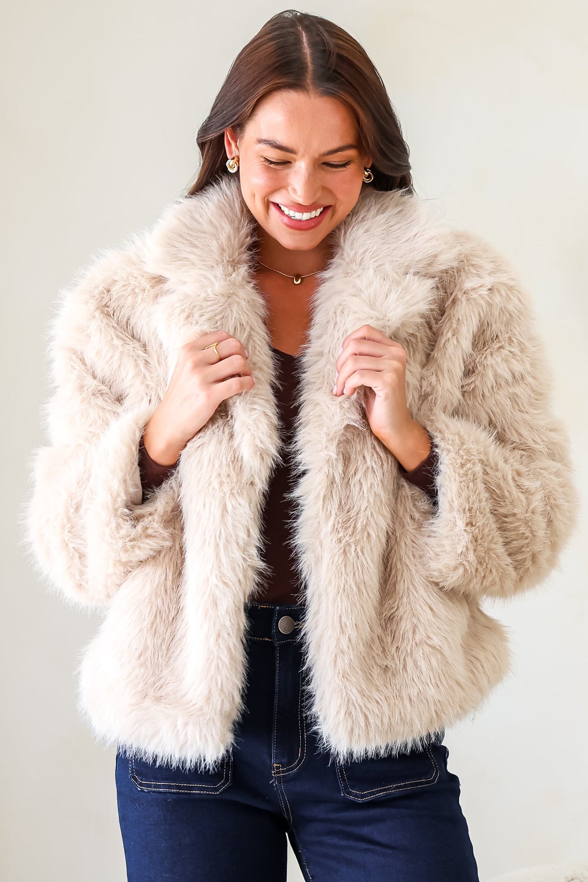 Letoile Coat - Notched Collar Faux Fur Jacket with Pockets in Beige