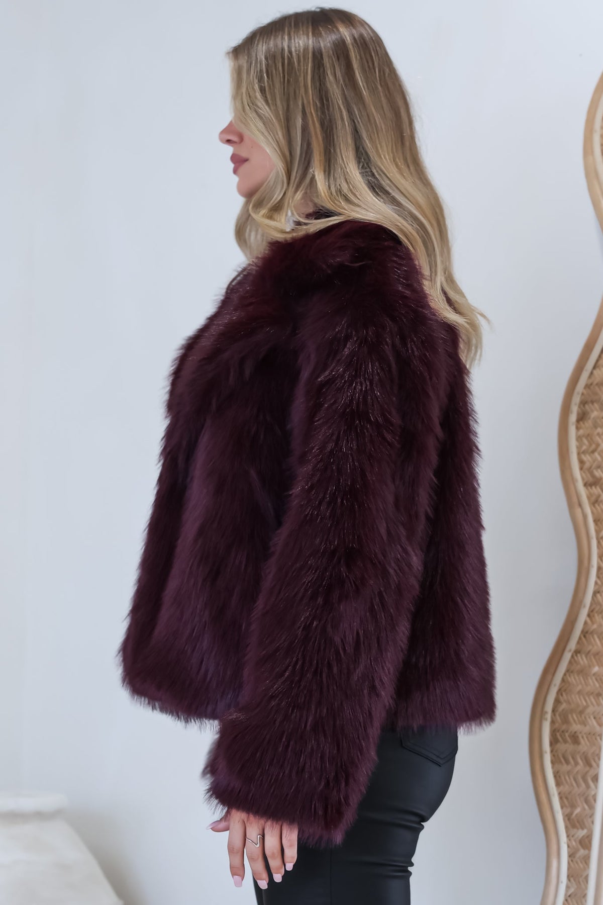Letoile Coat - Notched Collar Faux Fur Jacket with Pockets in Burgundy