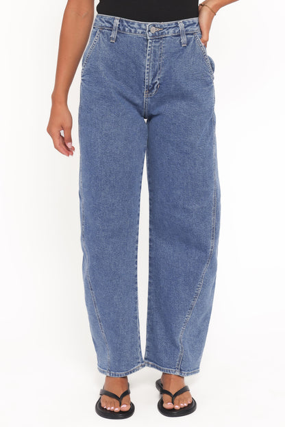 Cosima Stretch Arc Barrel Jean - Medium Wash